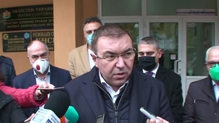 Здравният министър се сбогува с Чирков във Варна