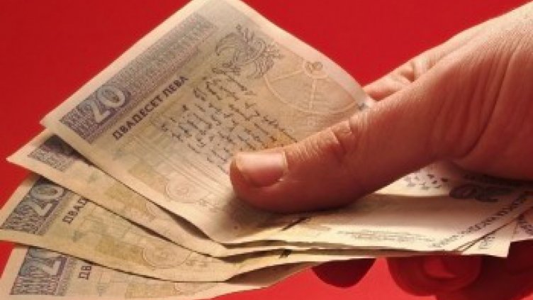 Заплатите в частния сектор растат, в обществения – слабо