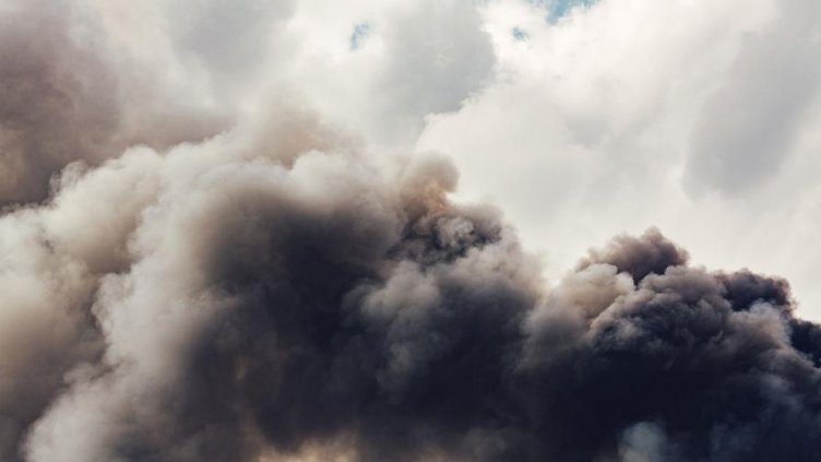 Потушиха пожара в румънската рафинерия