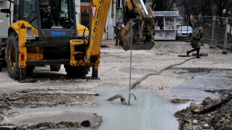 Пробит е водопроводът Варна - Златни пясъци 