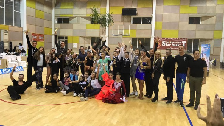 Варненци със злато от държавна надпревара по спортни танци