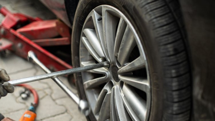 Варненец откри гумите си на витрината на заложна къща