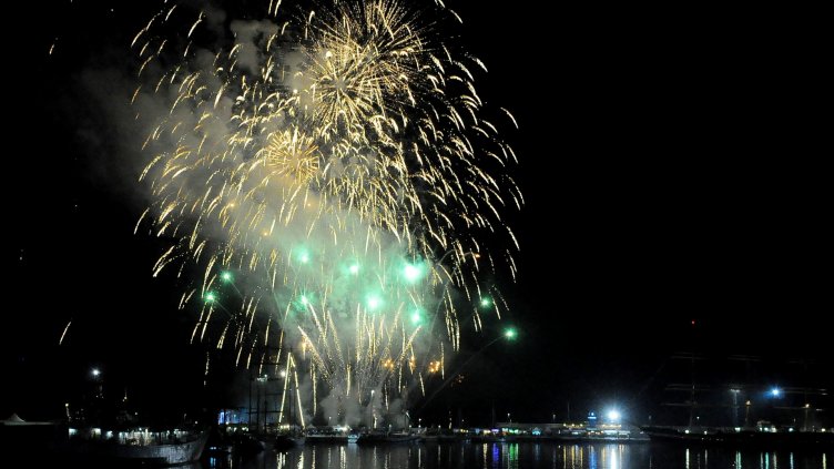 С празнична заря поздравиха екипажите на Тол Шипс (СНИМКИ и ВИДЕО)