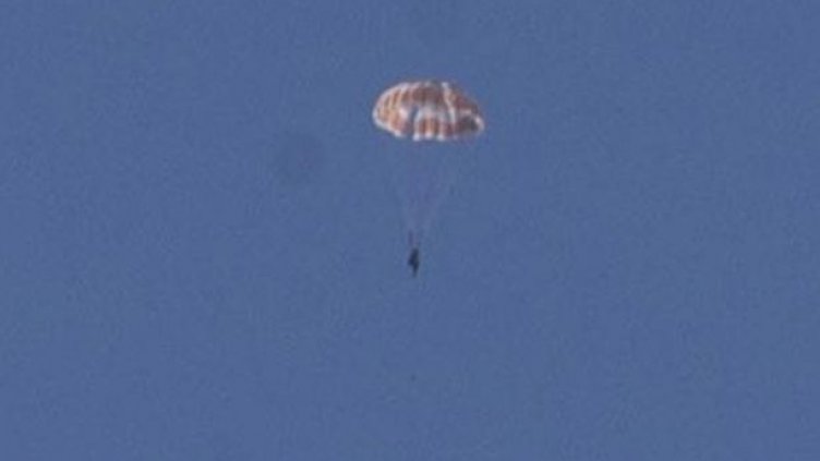 Балонът, от който скочили парашутистите, няма документи и регистрация