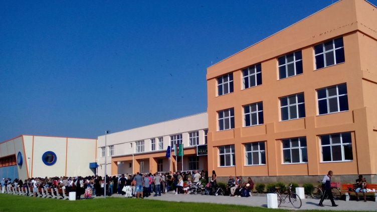 МОН призна: Българските училища са разграден двор!