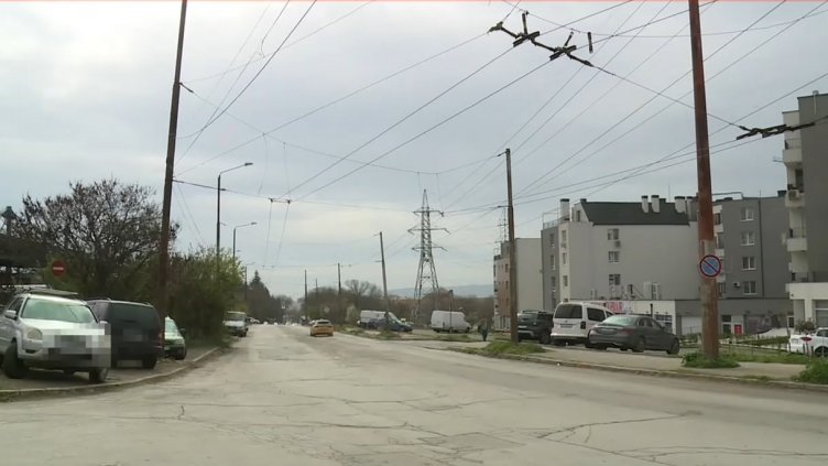 След инцидента на бул. "Слвиница": Проверяват електрическите стълбове във Варна