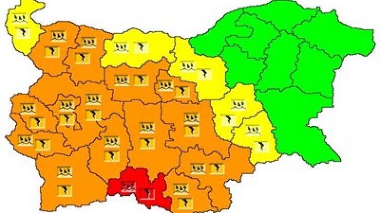 Внимание! Очакват се порои и потопи. Кои области са най-застрашени?