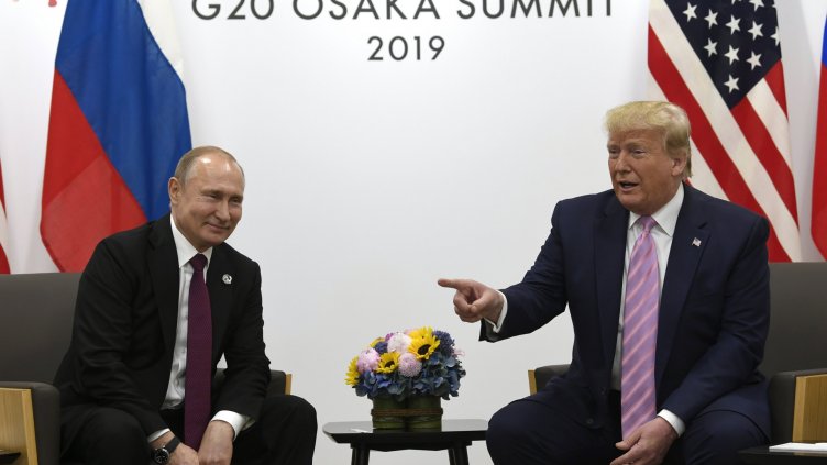 Час и половина среща между Тръмп и Путин в Осака