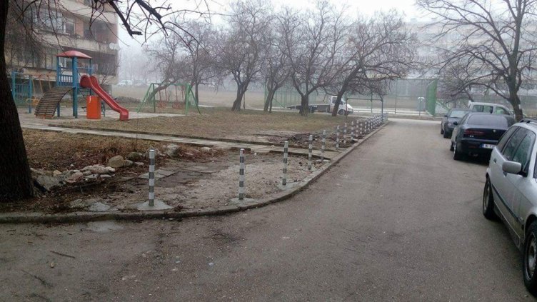Ограничиха неправилното паркиране край площадка във Варна
