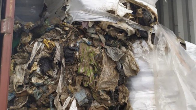 10 души са обвинени за аферата с вносния боклук