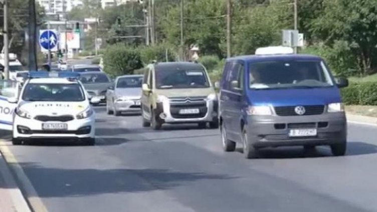 19-годишен заби БМВ-то си в стълб на "състезателния" бул. „Трети март“