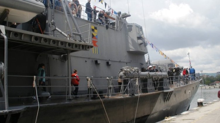 Разглеждаме военни кораби и днес на Морска гара - Варна