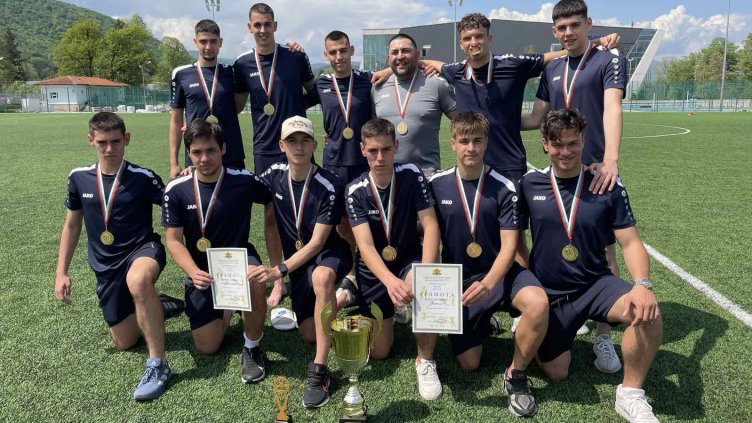 Ученици от Варна станаха футболни шампиони на България