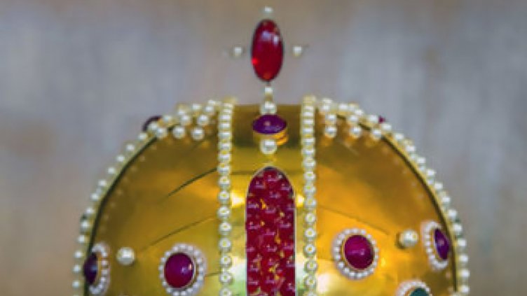 Божидар Димитров показа българската царска корона