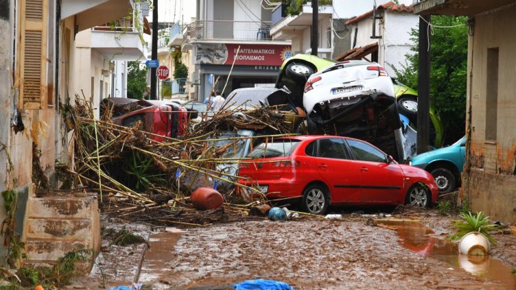 Жертвите на водното бедствие в Гърция вече са 19