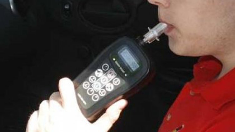 Пиян шофьор изхвърча от пътя