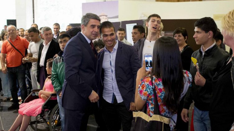 Президентът ще посрещне абитуриенти в неравностойно положение