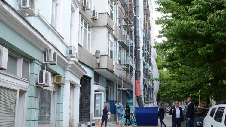 Продължава обновяването на сградата на МВР - Варна