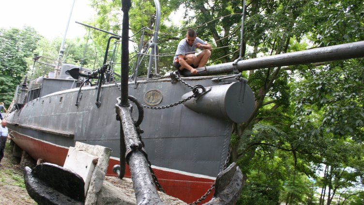 След продължителния ремонт основите на кораба музей "Дръзки" бяха укрепени. Снимка Пламен Гутинов