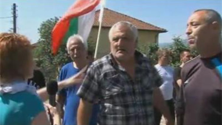 Микробуси с роми се опитват да влязат в Гърмен