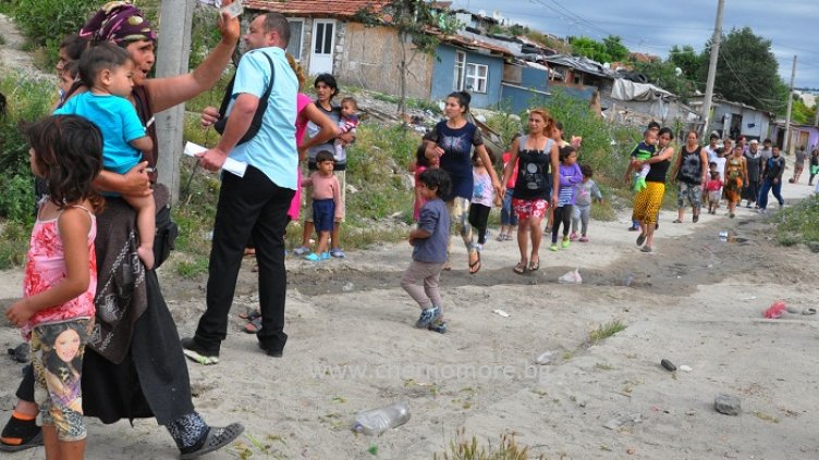 Започват да събарят незаконните постройки в Максуда