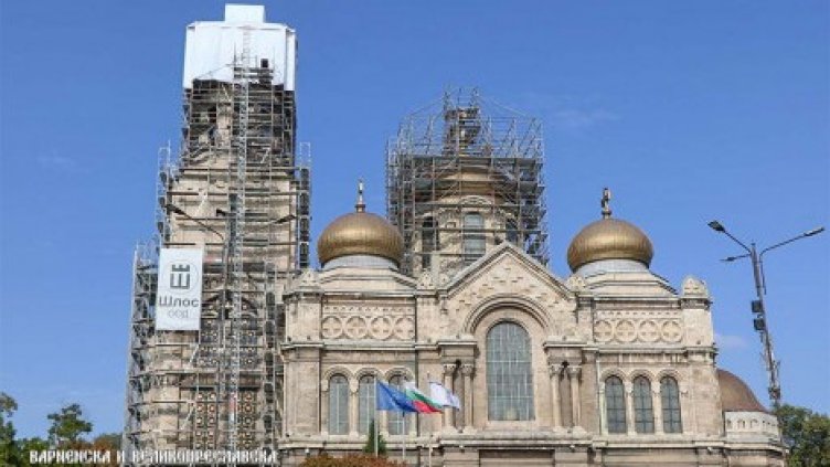 Събират пари за почистване на фасадата на катедралата във Варна