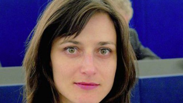  Мария Габриел разговаря с Папа Франциск  по въпроси, свързани с новите технологии