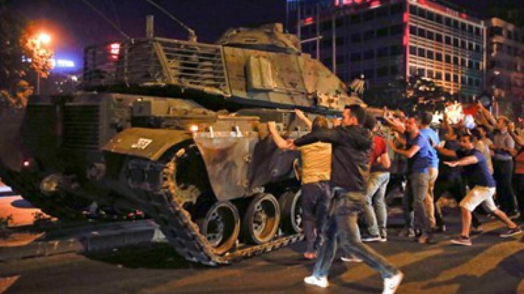 Турските власти освободиха 758 военни