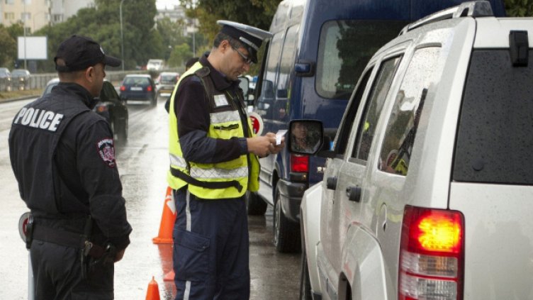 Във Варна приемат заявления за нови регистрационни табели
