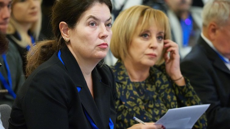 Манолова към КЕВР: Не увеличавайте цената на водата от 1 януари!