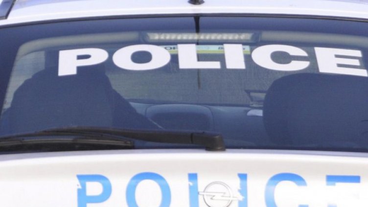 Издирват двама затворници