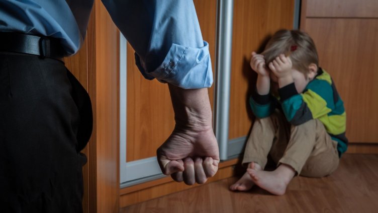 Боят изгражда? 25% от родителите възпитават децата си с шамари!
