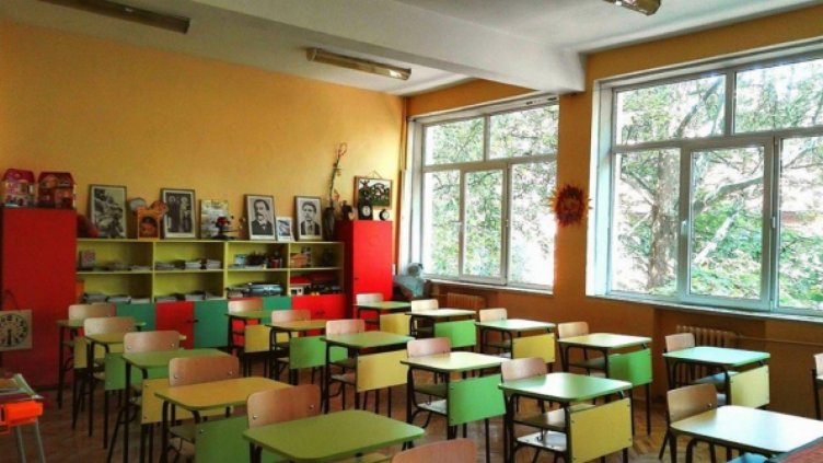 За 5 училища във Варна ваканцията продължава и утре