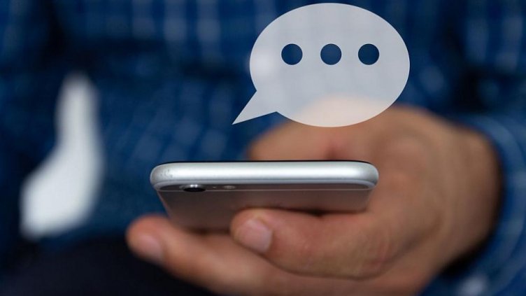 Забраняват на учителите да си чатят с родителите