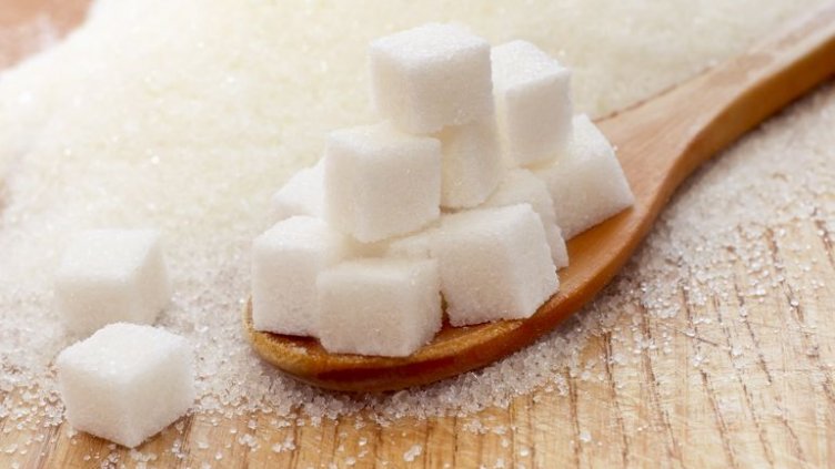 На пазар: Захарта удари 3 лева за кило в магазина, по-скъпа от бензина!