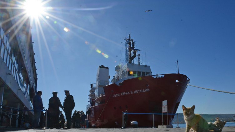 Валидират марка, посветена на кораба "Св. св. Кирил и Методий" във Варна