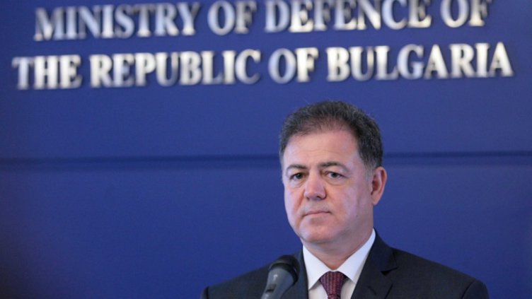 Ненчев ще даде 4 млн. лв. за ремонт на 2 самолета, които не са летели от 2009 г.