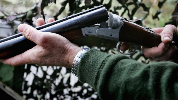 Ревнив съпруг простреля жена си в главата