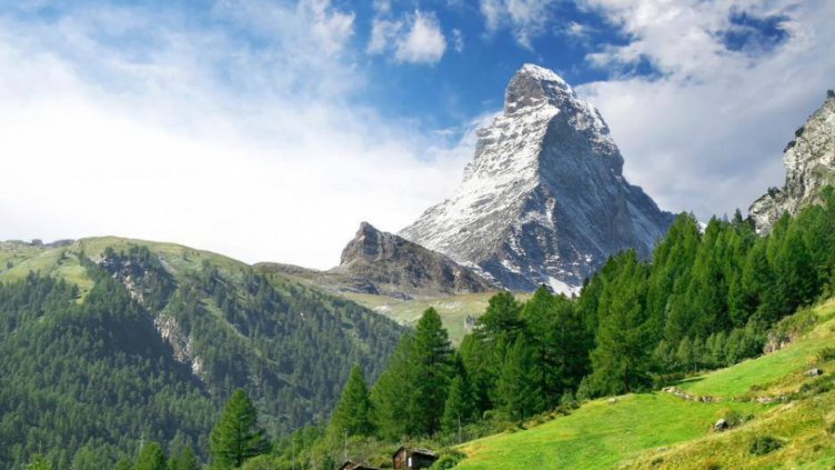 Микропластмаса, която се носи по въздуха, замърсява планините