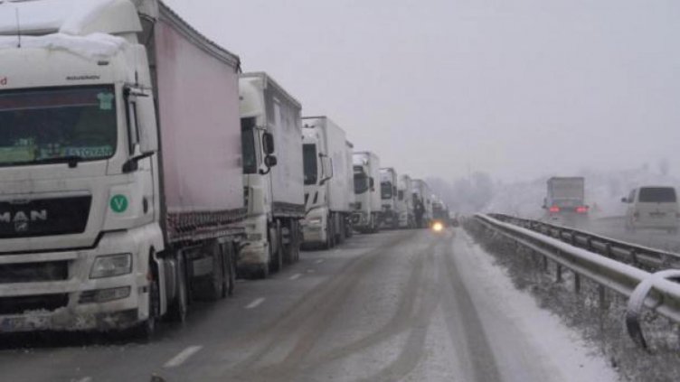 Гърция отново в плен на снега и студа. Пак затвори за тирове "Кулата-Промахон"