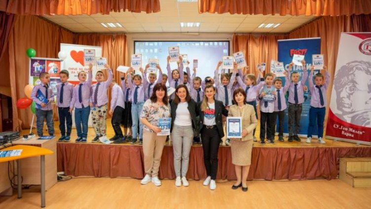 Учат 150 варненчета как да спасяват близките си от инсулт	