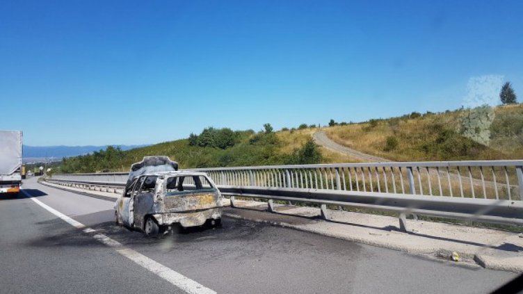 Кола изгоря като факла на магистрала “Люлин“