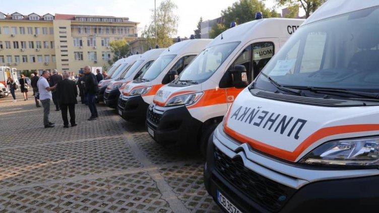"Бърза помощ" във Варна получи 4 нови линейки