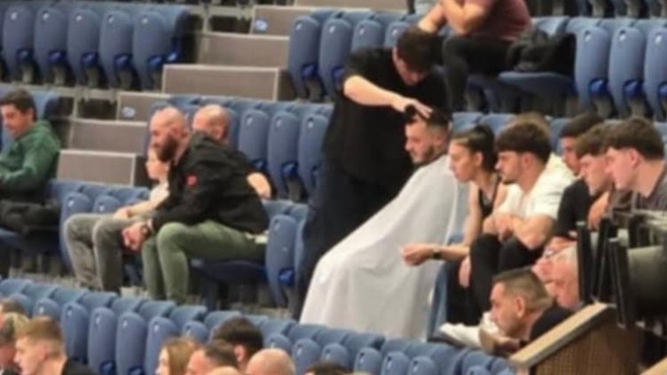 Кой е бръснарят, подстригвал по време на плейофния баскетболен мач във Варна