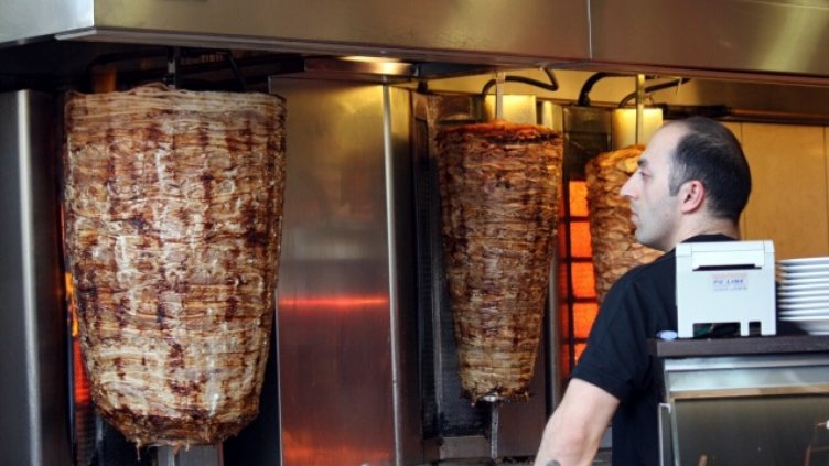 Златари, дюнерджии... Само 40 бежанци работят у нас