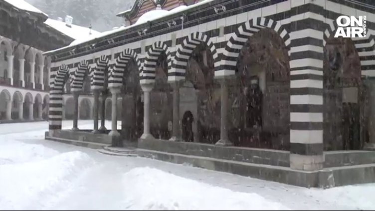 Режим в Рилския манастир, но не ковид, а токов. 28 бона е сметката им