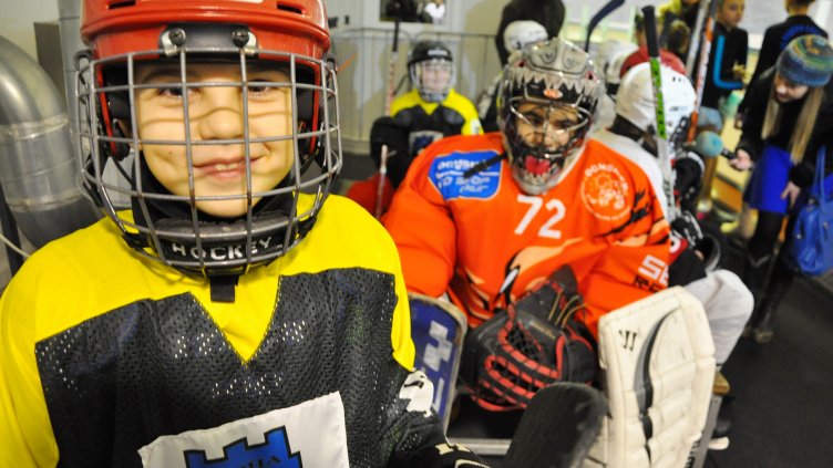 “Зимно предизвикателство” зарадва деца на ледената пързалка