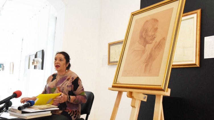 Портрет на Махатма Ганди, нарисуван от Борис Георгиев, показаха в ГХГ във Варна