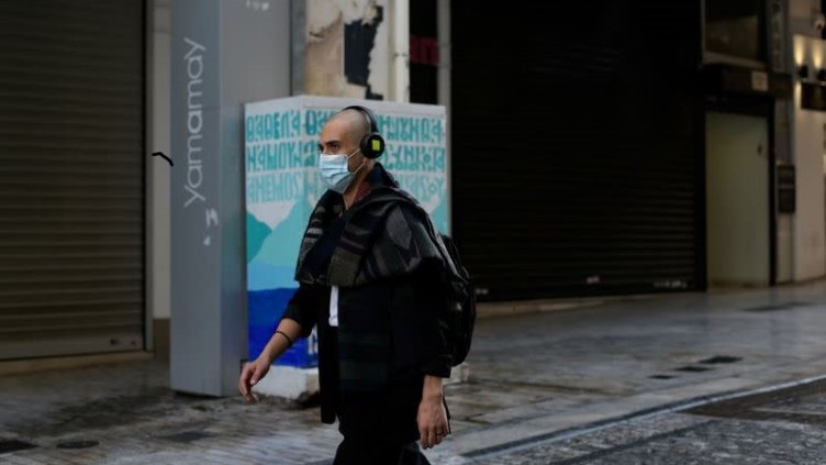 Гърция сваля гарда на ковидмерките