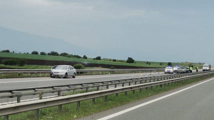 Катастрофа затруднява движението по АМ "Хемус"